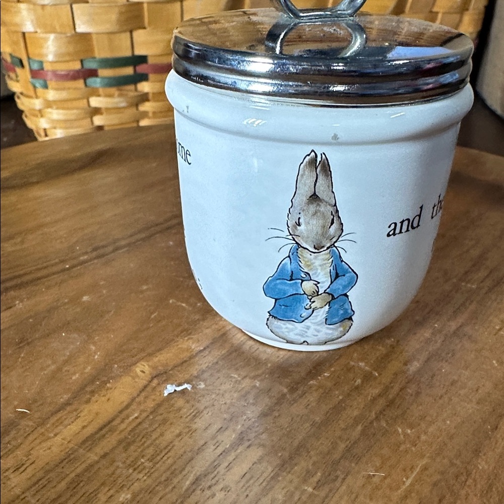 Peter Rabbit Ceramic Jar with Lid Wedgwood - Picture 3 of 6